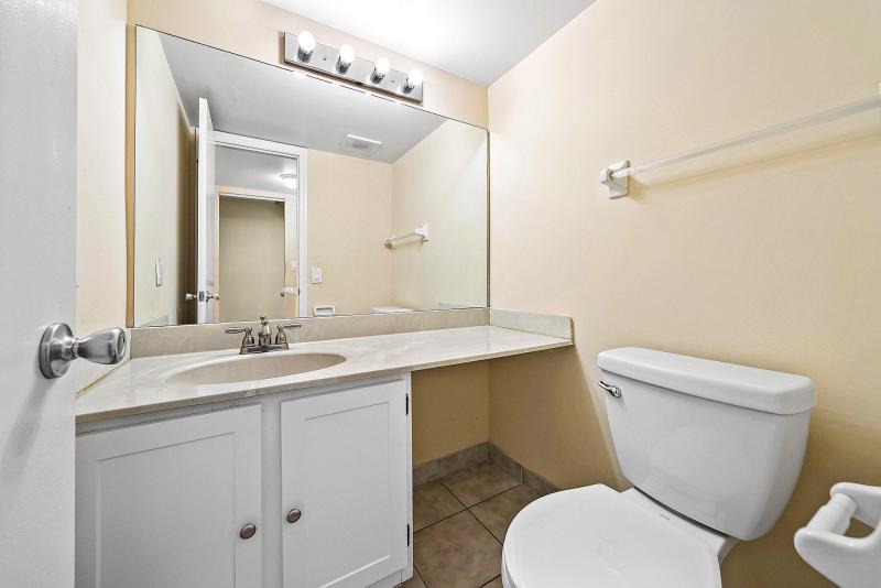  Condo & Townhome Photos