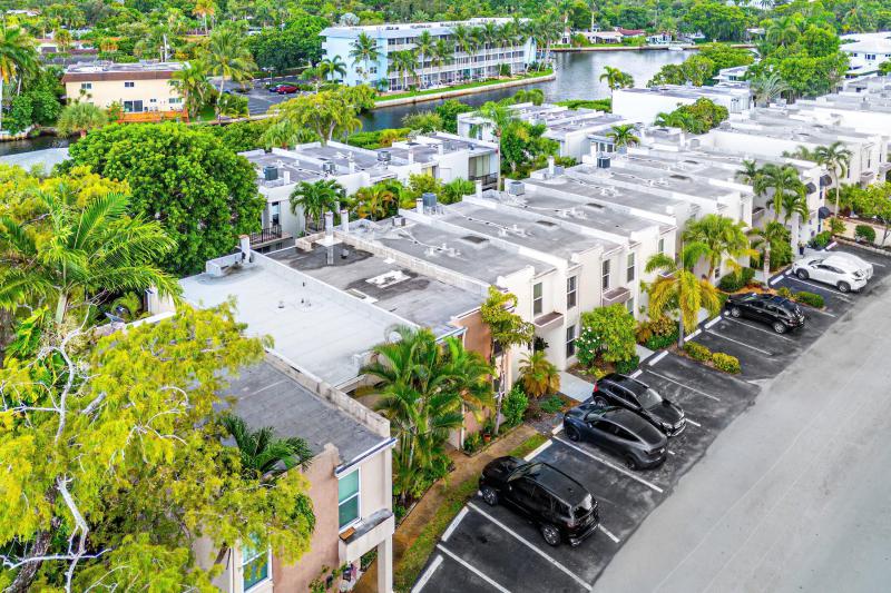  Condo & Townhome Photos