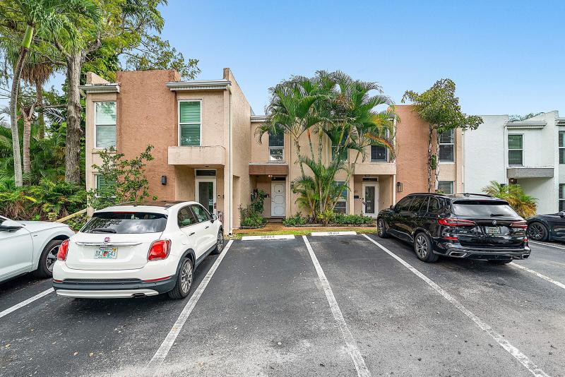  Condo & Townhome Photos