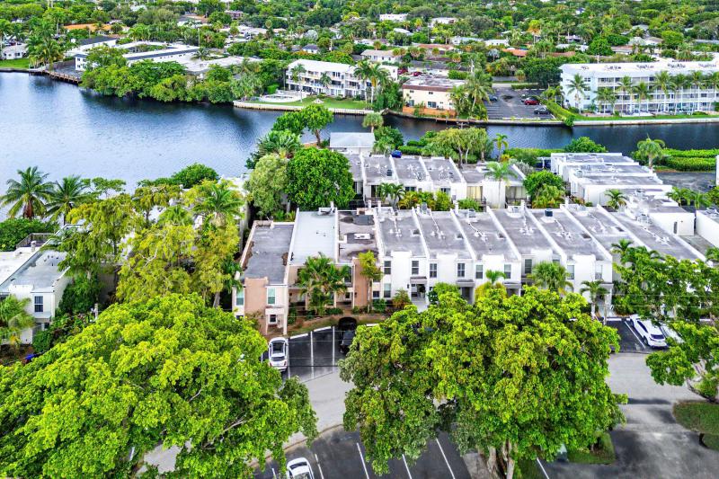  Condo & Townhome Photos
