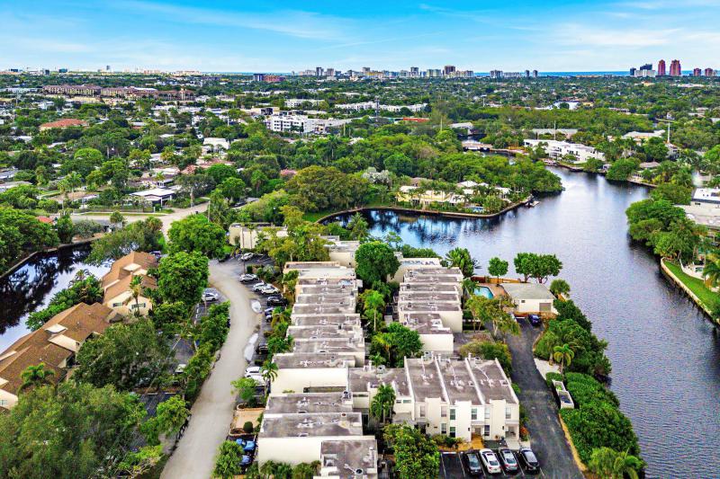  Condo & Townhome Photos