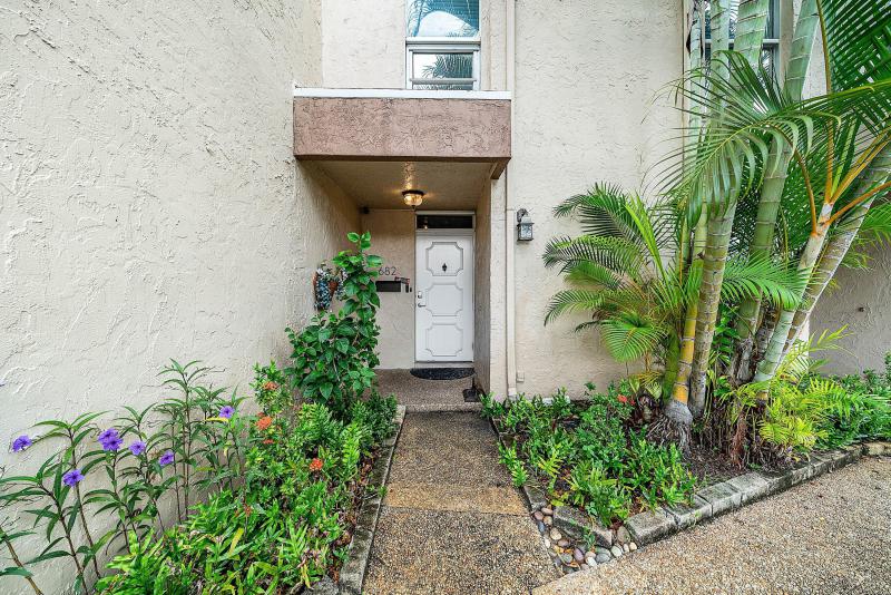  Condo & Townhome Photos