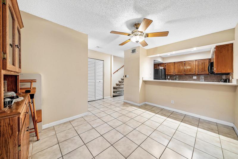  Condo & Townhome Photos