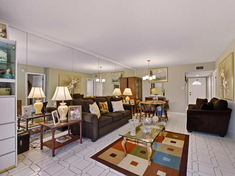  Condo & Townhome Photos