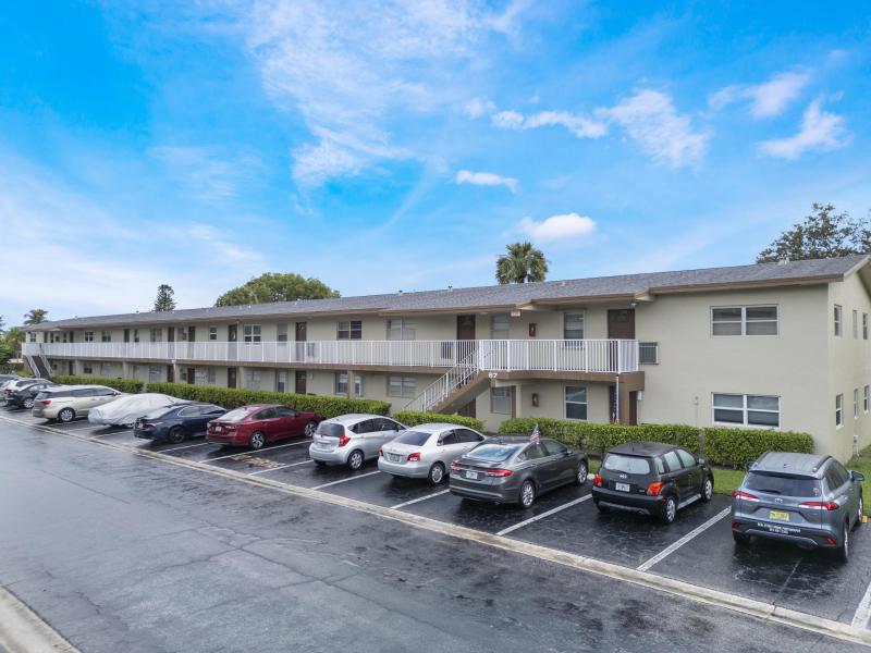  Condo & Townhome Photos