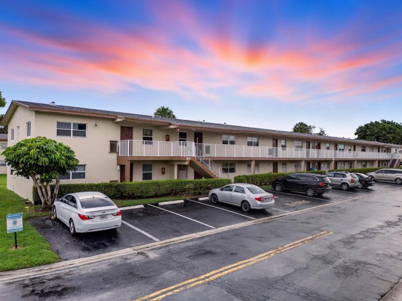  Condo & Townhome Photos