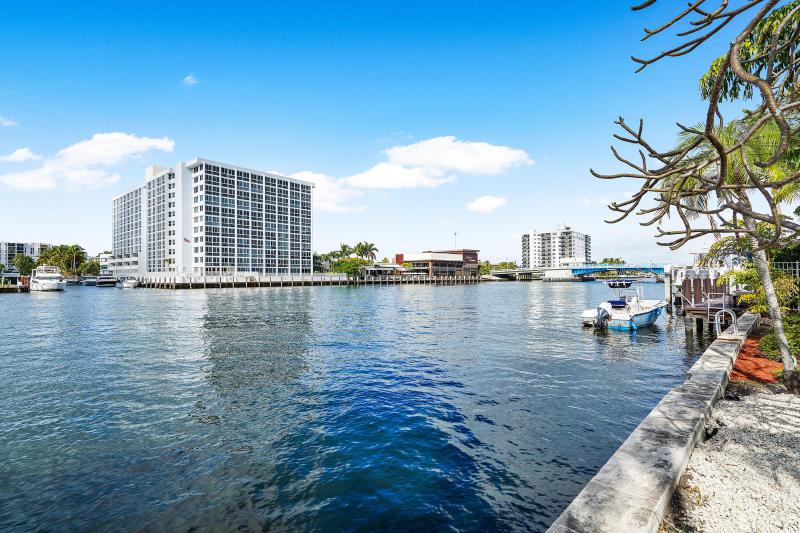  Single Family Homes Photo 22:  Lauderdale By The Sea,  FL 33308