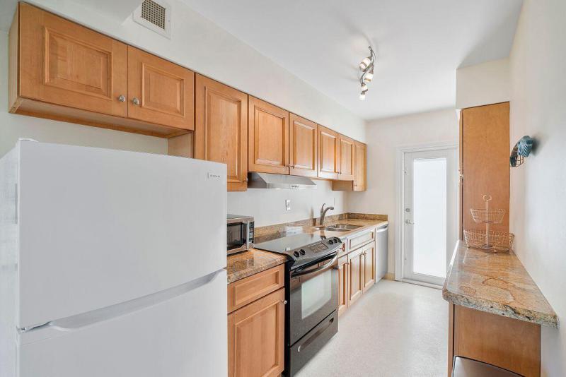  Condo & Townhome Photos