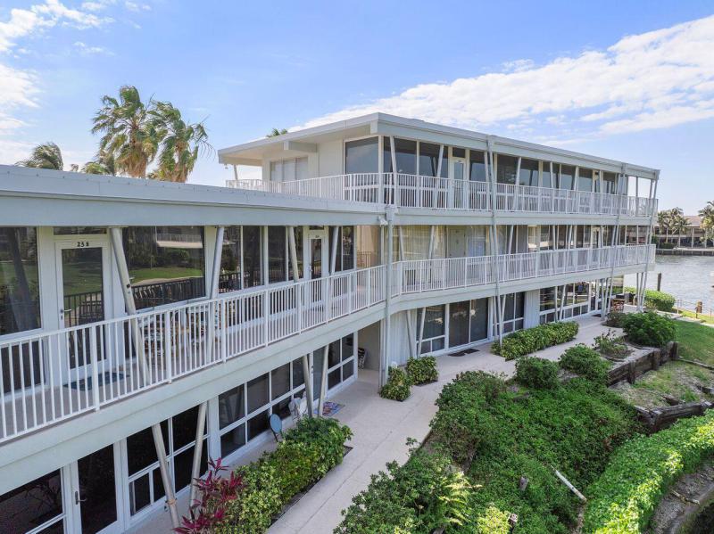  Condo & Townhome Photos
