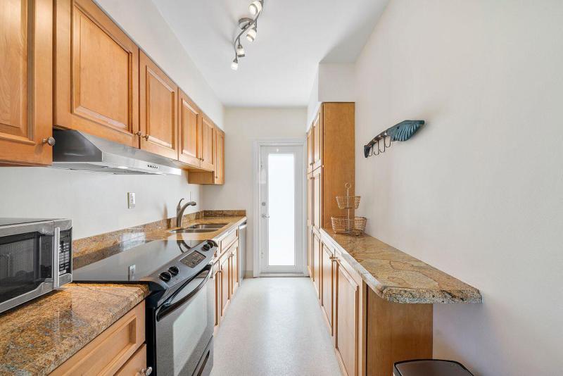  Condo & Townhome Photos