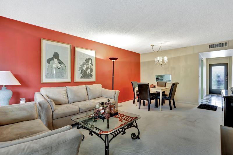  Condo & Townhome Photos