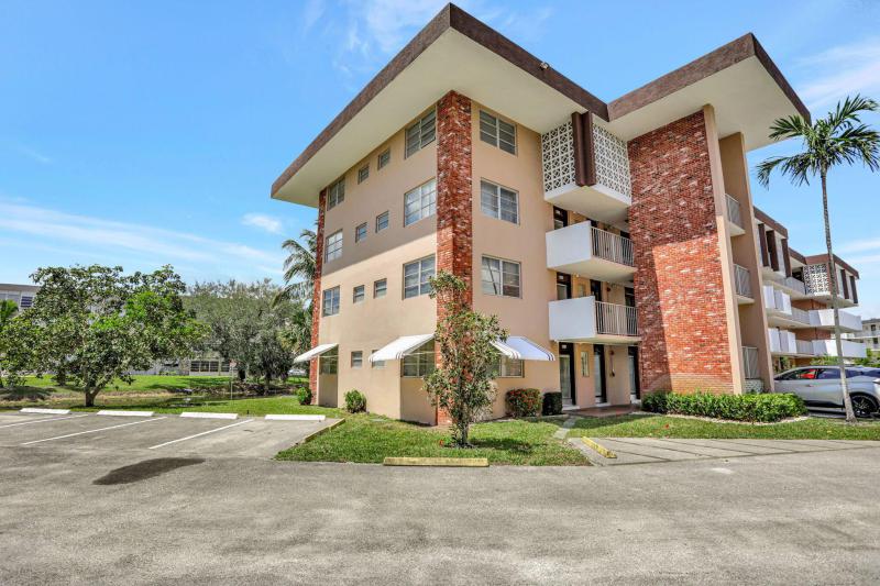  Condo & Townhome Photos