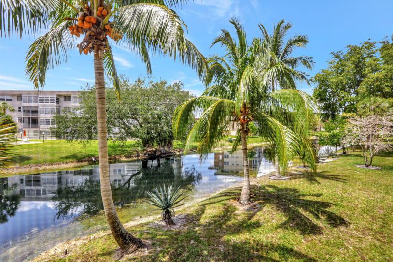  Condo & Townhome Photos
