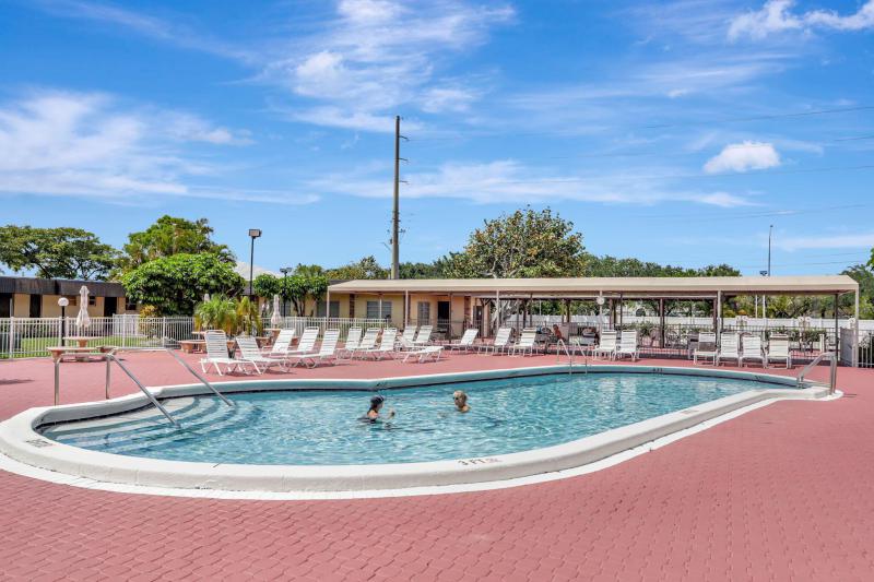  Condo & Townhome Photos