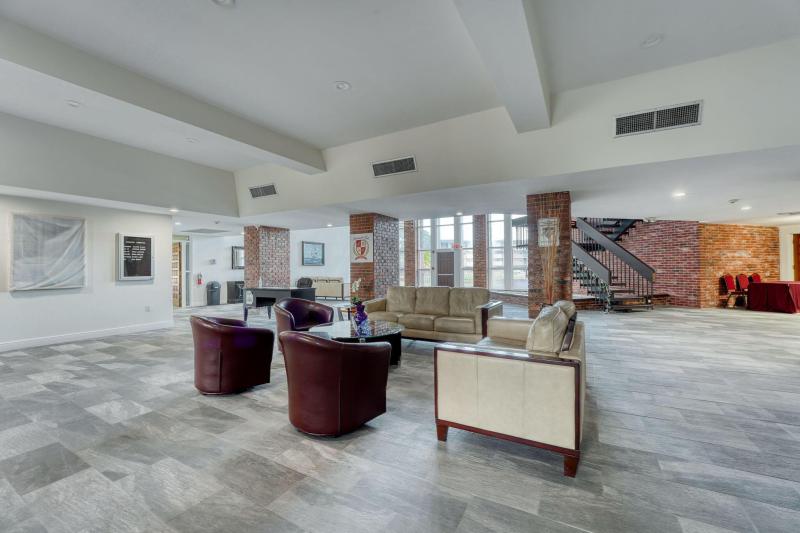  Condo & Townhome Photos