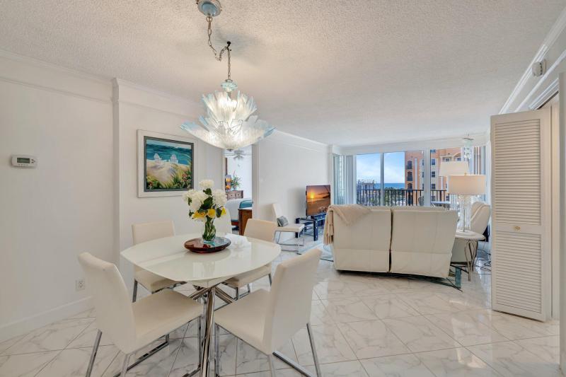  Condo & Townhome Photos