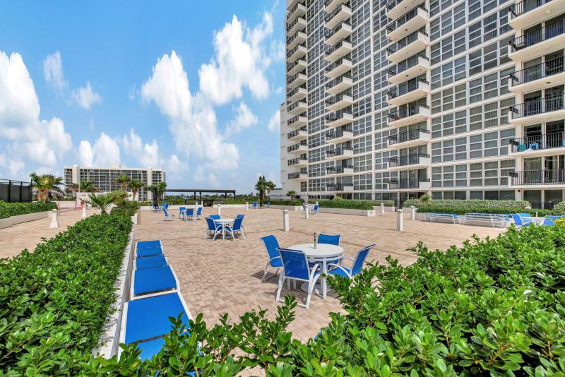  Condo & Townhome Photos