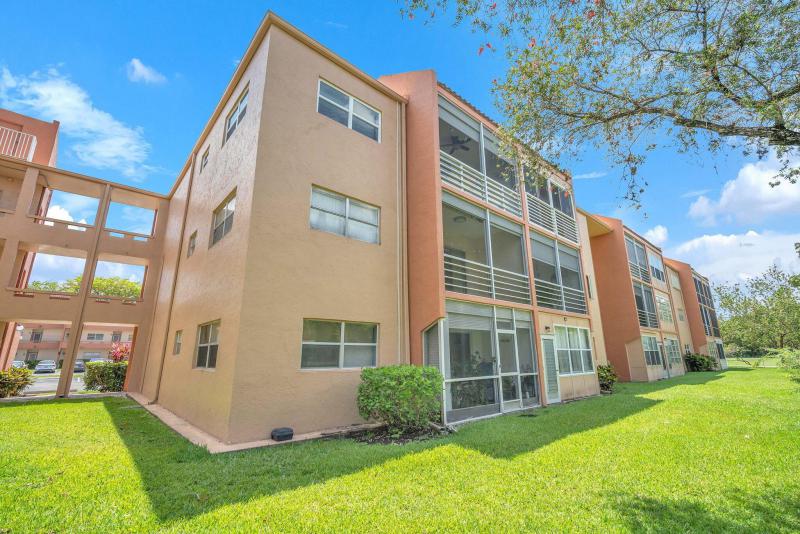  Condo & Townhome Photos