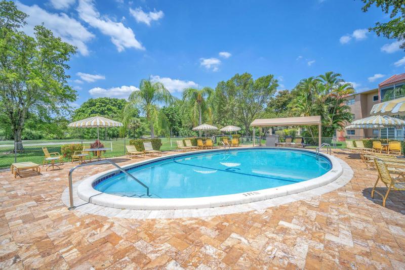  Condo & Townhome Photos