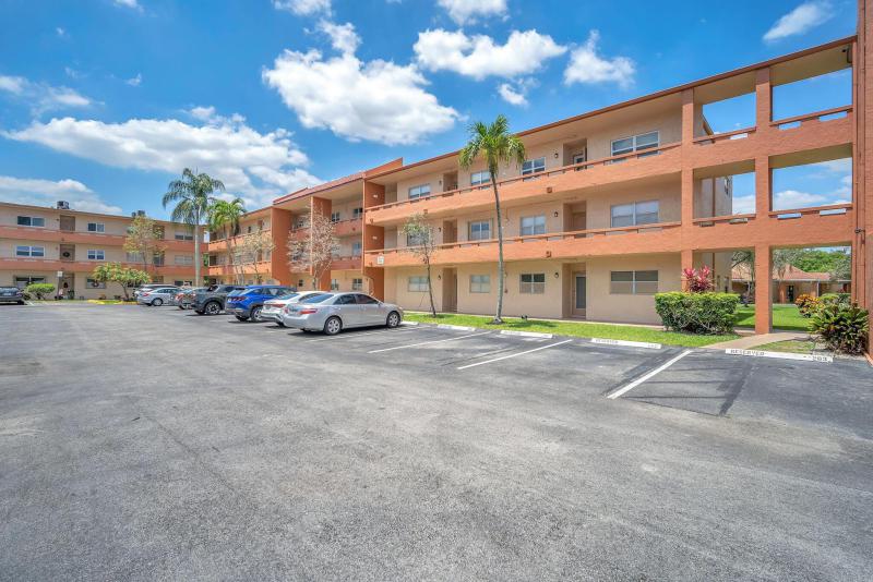  Condo & Townhome Photos