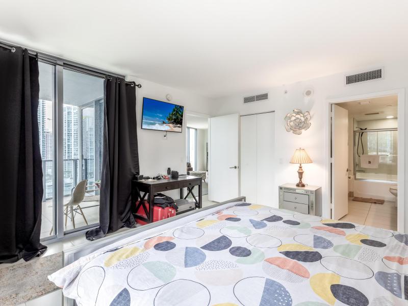  Condo & Townhome Photos