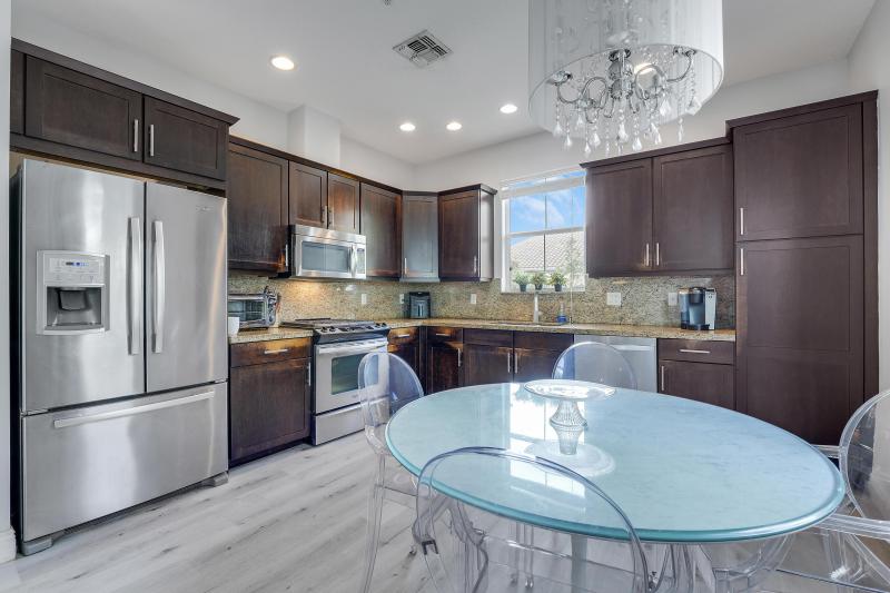  Condo & Townhome Photos