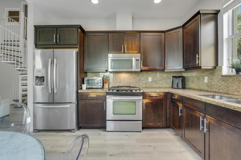  Condo & Townhome Photos