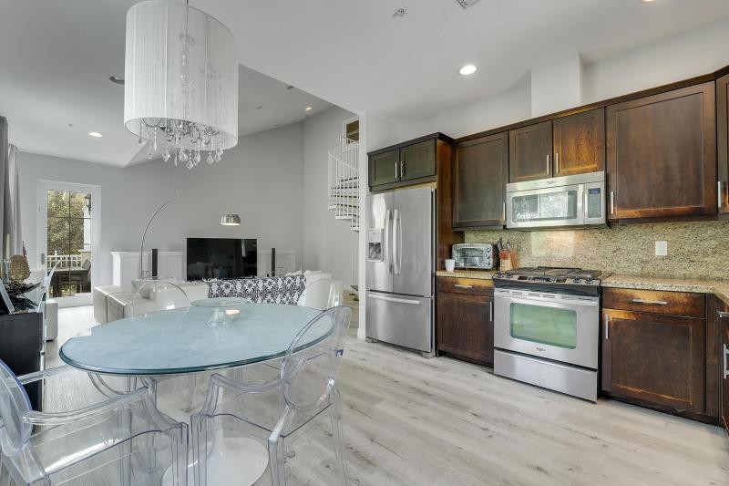  Condo & Townhome Photos