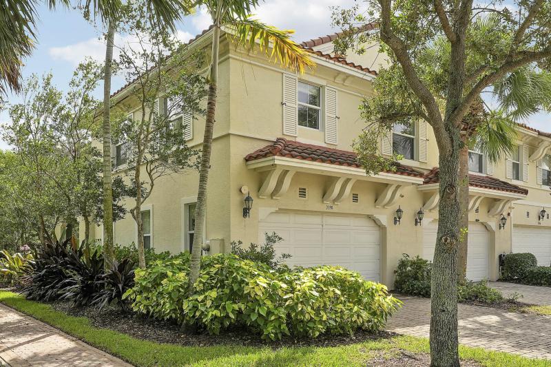  Condo & Townhome Photos