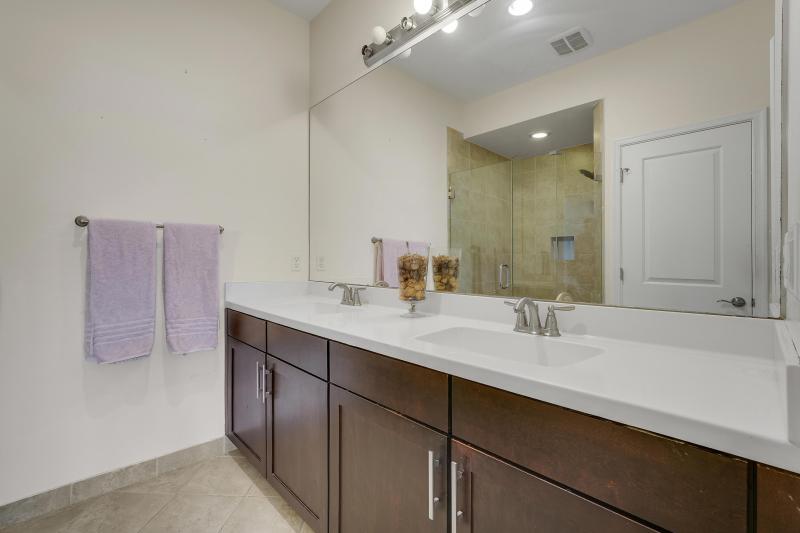  Condo & Townhome Photos