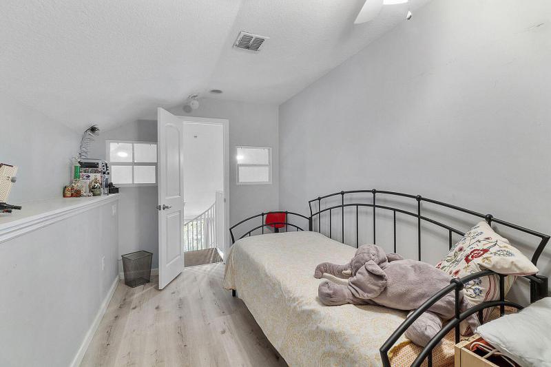  Condo & Townhome Photos