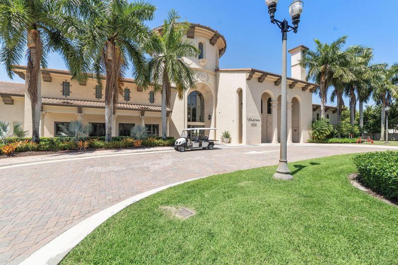 Condo & Townhome Photos