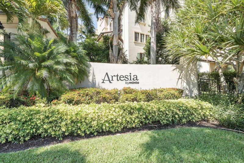  Condo & Townhome Photos