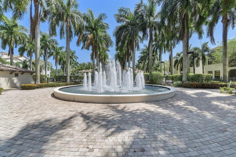  Condo & Townhome Photos