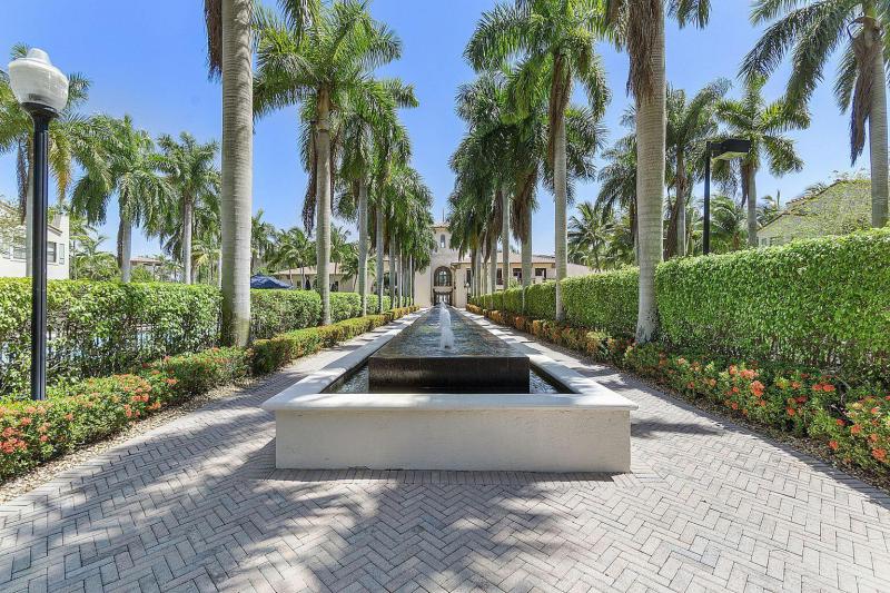  Condo & Townhome Photos