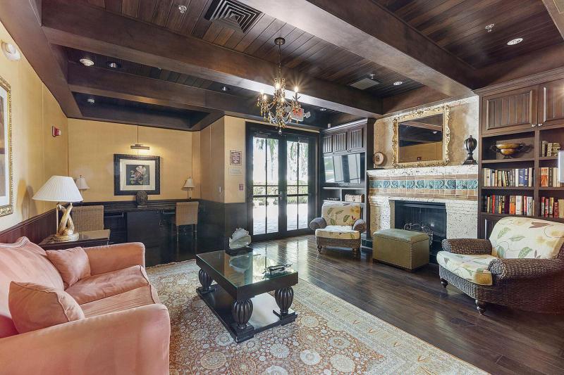  Condo & Townhome Photos