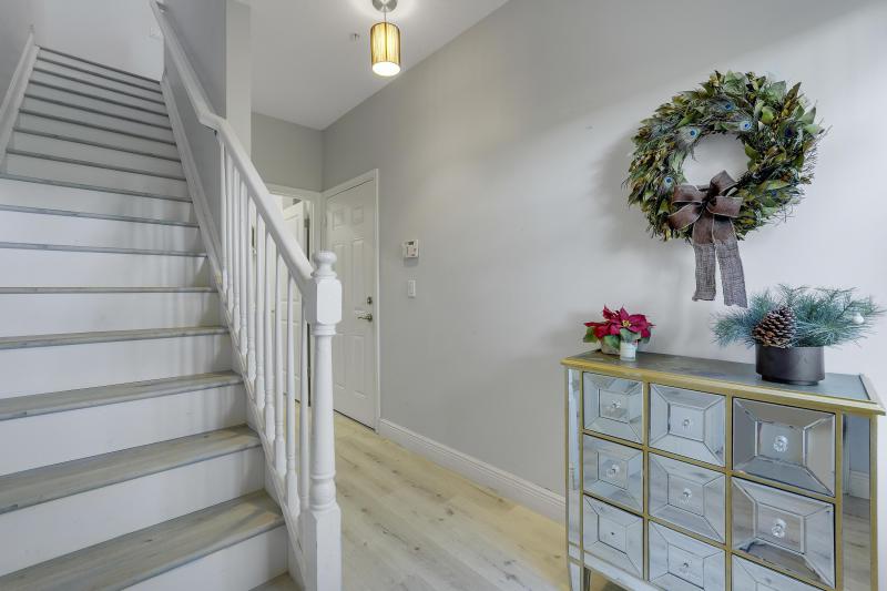  Condo & Townhome Photos