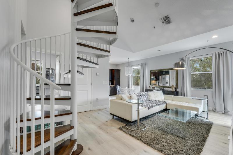  Condo & Townhome Photos