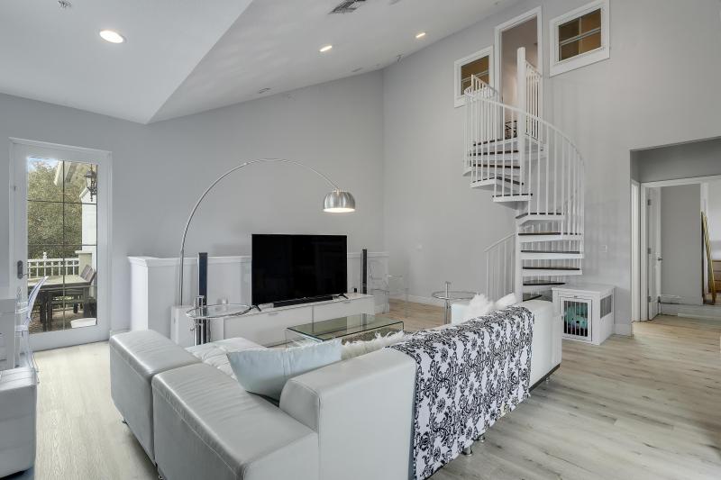  Condo & Townhome Photos