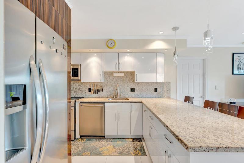 Condo & Townhome Photos