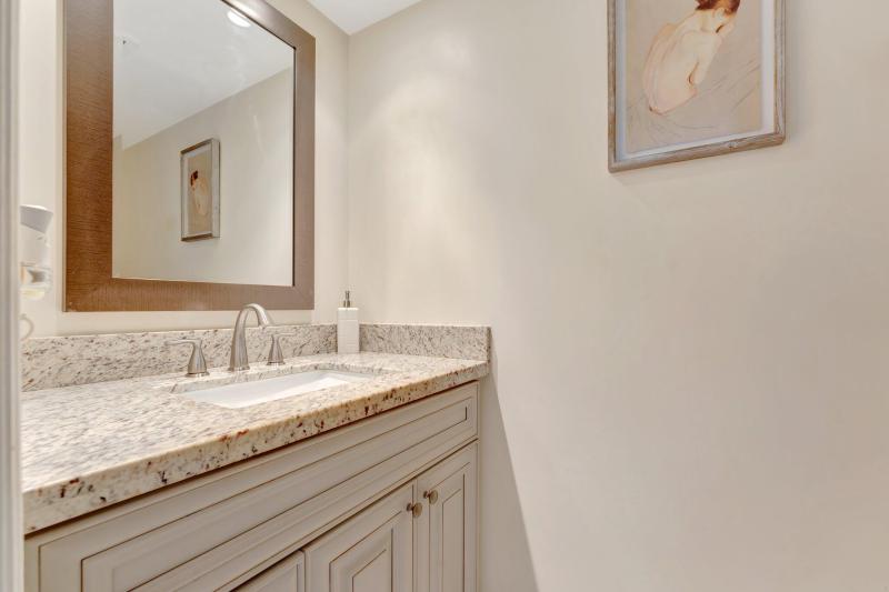  Condo & Townhome Photos