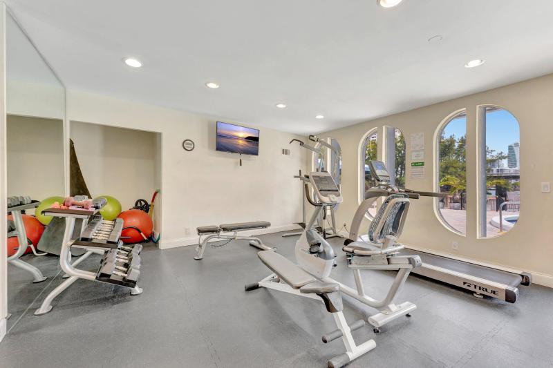  Condo & Townhome Photos