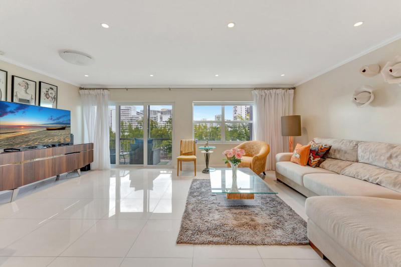  Condo & Townhome Photos
