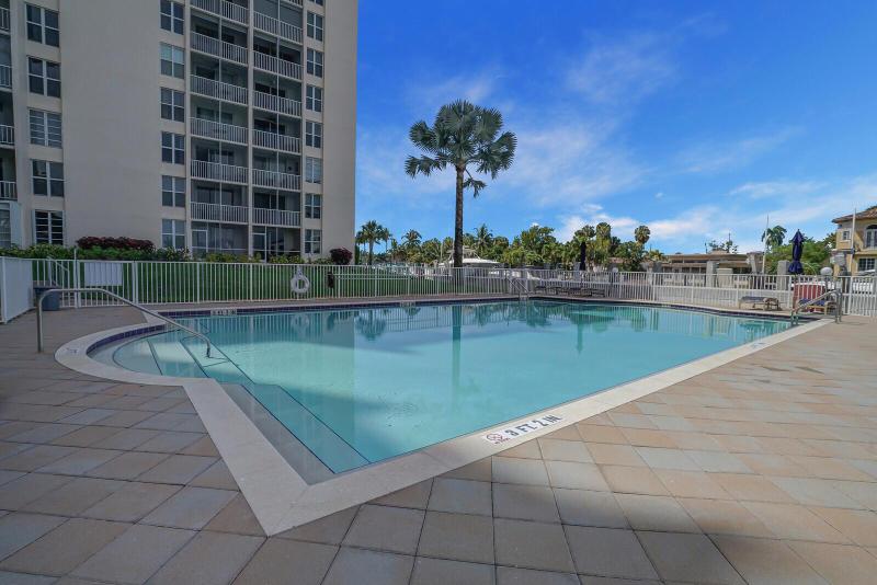  Condo & Townhome Photos