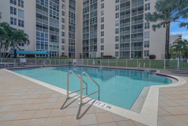  Condo & Townhome Photos