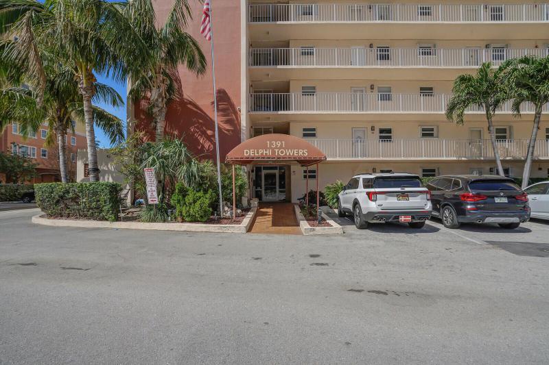  Condo & Townhome Photos