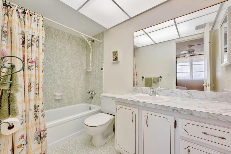  Condo & Townhome Photos