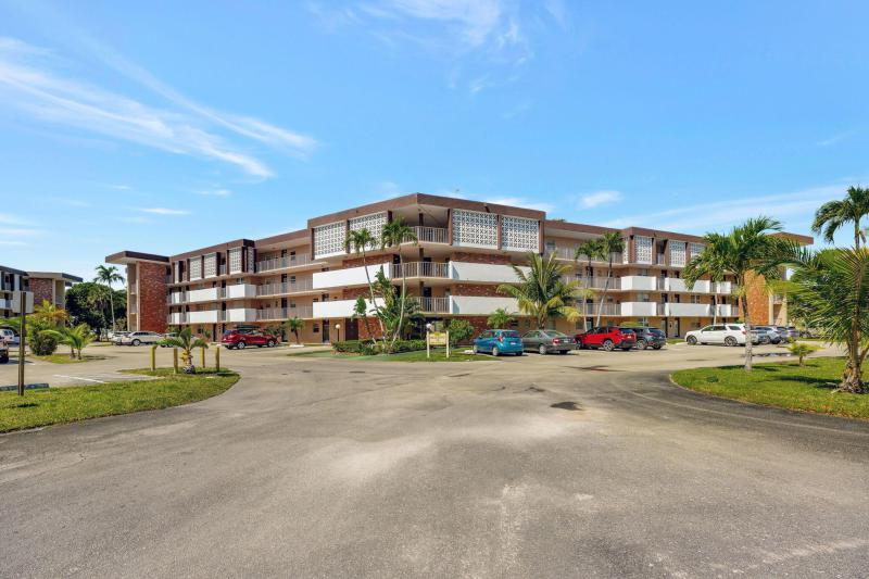  Condo & Townhome Photos