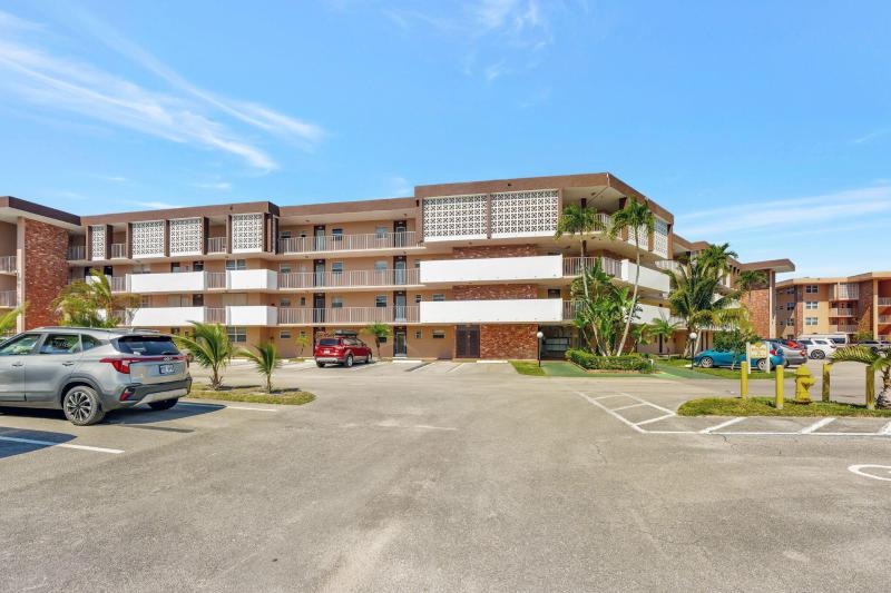  Condo & Townhome Photos