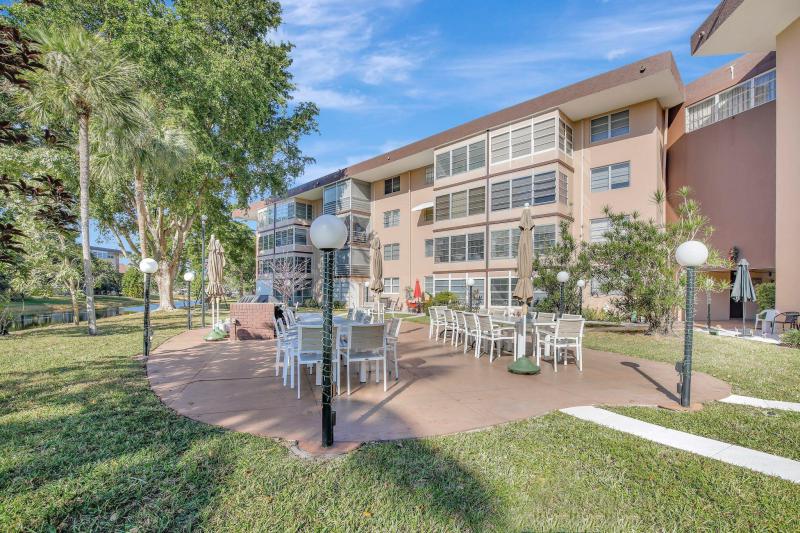  Condo & Townhome Photos